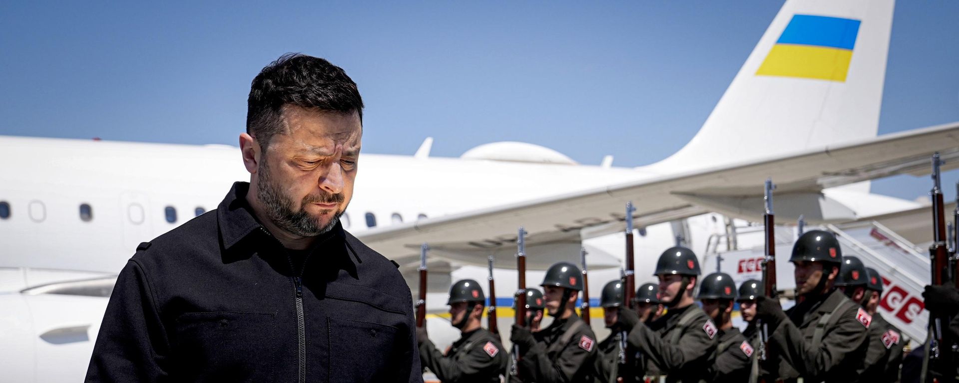 Vladimir Zelensky, mandatário da Ucrânia, durante chegada na cúpula da Organização do Tratado do Atlântico Norte (OTAN), em Ancara, na Turquia, em 7 de julho de 2026  - Sputnik Brasil, 1920, 23.07.2026