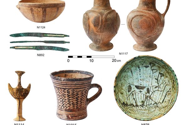 Joias e objetos domésticos da Idade do Bronze encontrados em Hala Sultan Tekke, Chipre - Sputnik Brasil