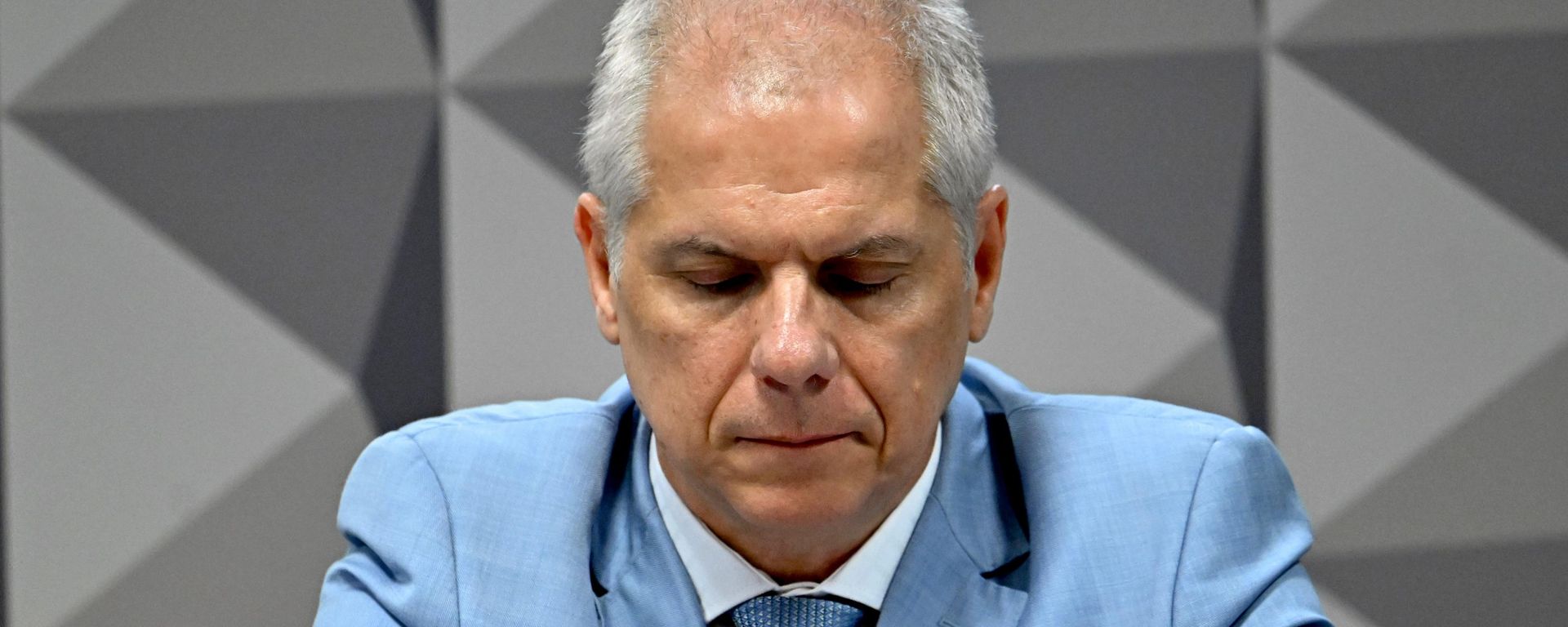 Alessandro Antonio Stefanutto, ex-presidente do Instituto Nacional do Seguro Social (INSS), participa de Comissão Parlamentar Mista de Inquérito que apura desvios fraudulentos nas aposentadorias, em 12 de outubro de 2025 Alessandro Antonio Stefanutto, ex-presidente do Instituto Nacional do Seguro Social (INSS), participa de Comissão Parlamentar Mista de Inquérito que apura desvios fraudulentos nas aposentadorias, em 12 de outubro de 2025 - Sputnik Brasil, 1920, 14.07.2026