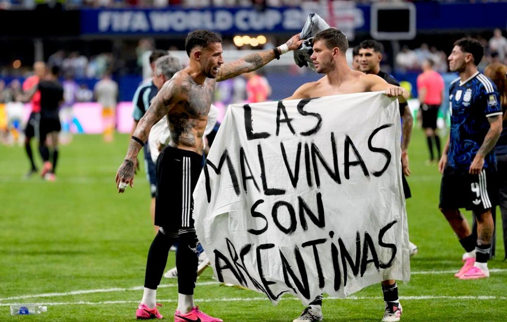 Veja milhares de argentinos celebrando vitória da sua seleção contra Inglaterra nas semifinais do Mundial