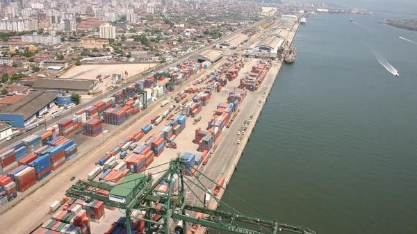 Brasil reage a tarifaço dos EUA e aciona Lei de Reciprocidade após sanções comerciais - Sputnik Brasil