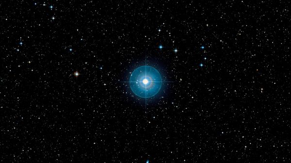 A estrela Beta Pictoris está localizada a cerca de 60 anos-luz de distância, na direção da constelação de Pictor (o Cavalete do Pintor), e é um dos exemplos mais conhecidos de uma estrela rodeada por um disco de detritos e poeira - Sputnik Brasil