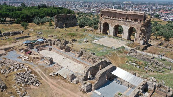 Vista da piscina de 2.000 anos na antiga cidade de Tralleis, na Turquia - Sputnik Brasil