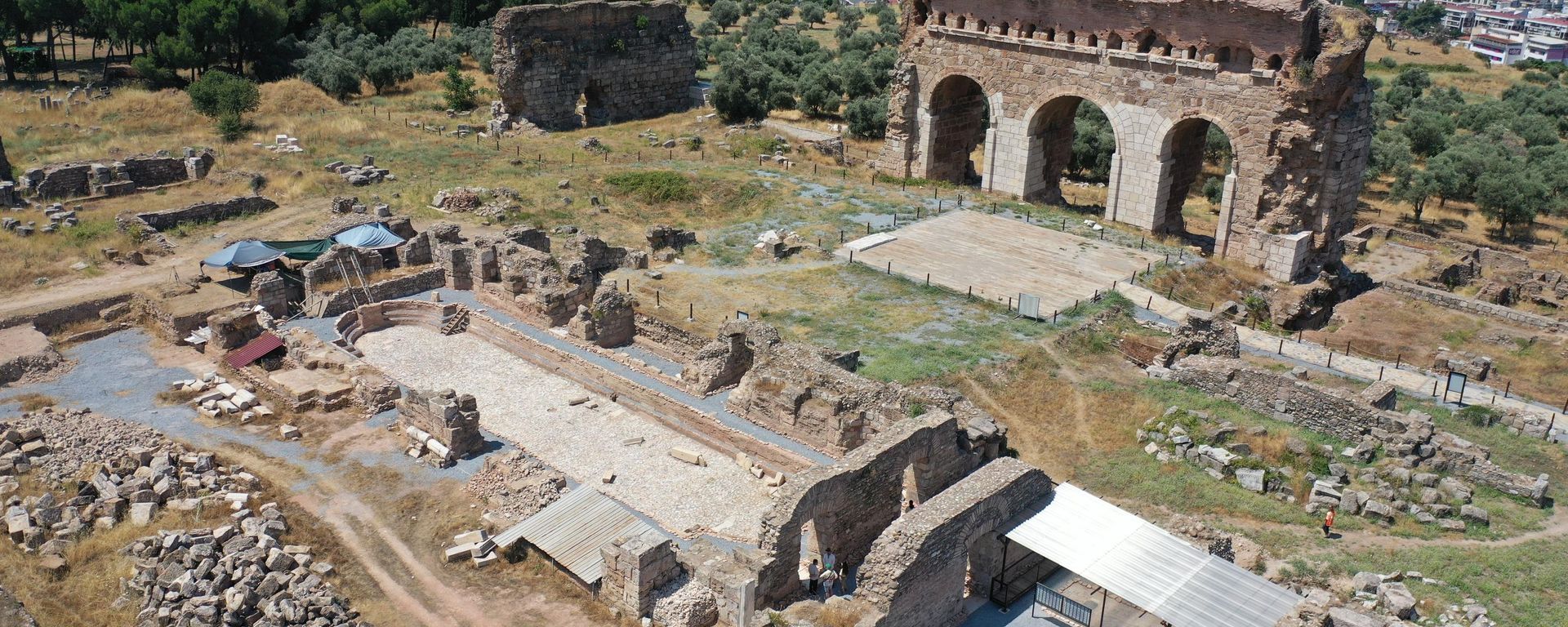 Vista da piscina de 2.000 anos na antiga cidade de Tralleis, na Turquia - Sputnik Brasil, 1920, 16.07.2026