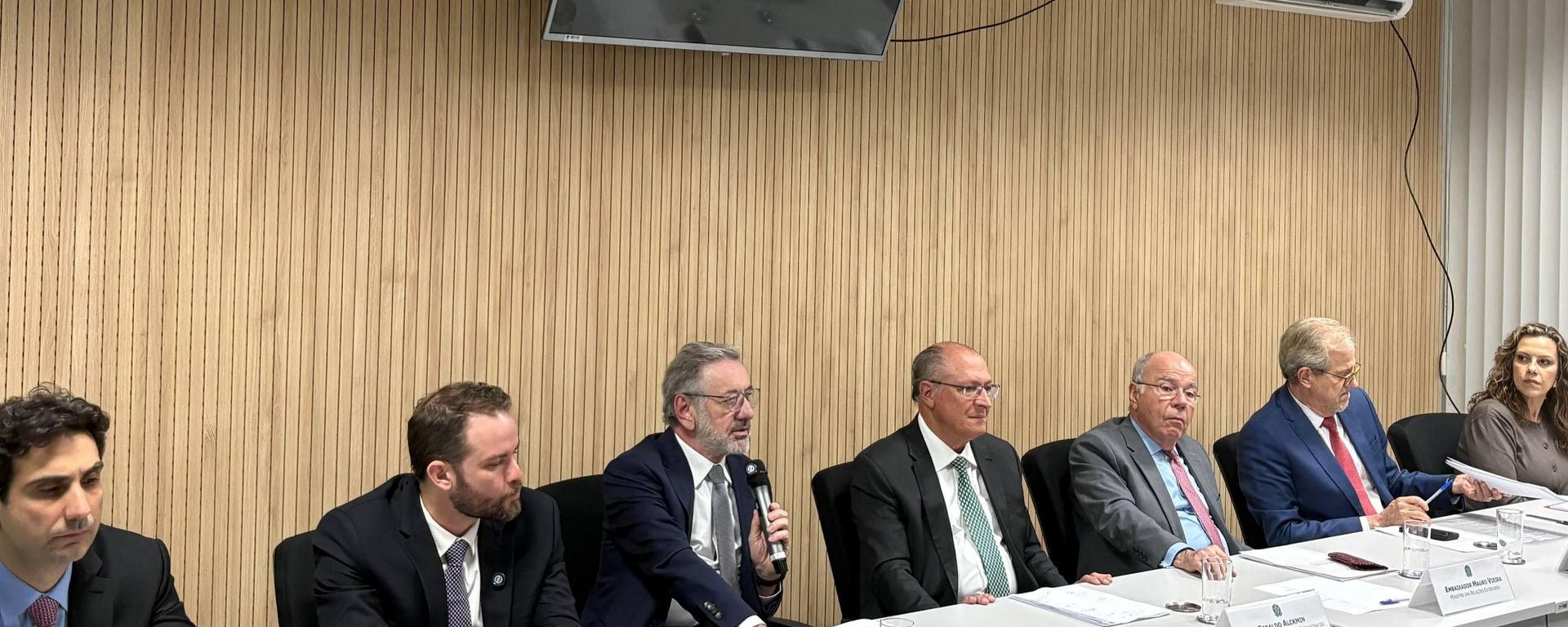 Coletiva de imprensa destacou que os EUA possuem um superávit comercial com o Brasil em meio ao tarifaço. 16 de julho de 2026 - Sputnik Brasil, 1920, 16.07.2026
