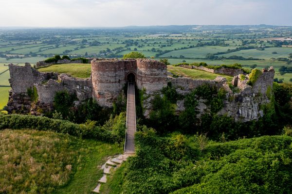 Restos do Castelo de Beeston - Sputnik Brasil
