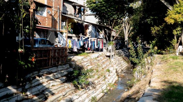 Rio Tietê nasce em Salesópolis (SP) e se torna poluído ao longo do caminho - Sputnik Brasil