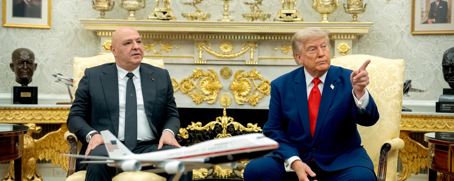 O presidente Donald Trump reúne-se com o presidente libanês Joseph Aoun no Salão Oval da Casa Branca. - Sputnik Brasil, 1920, 21.07.2026