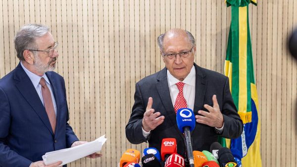Vice-presidente do Brasil, Geraldo Alckmin, e ministro do Desenvolvimento, Márcio Elias Rosa, em 21 de julho de 2026 - Sputnik Brasil
