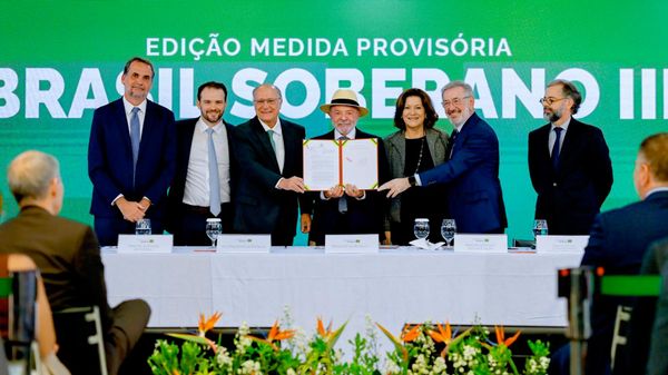Sanção do Projeto de Lei de Conversão nº 7, de 2026, que destina recursos a linhas de crédito do Programa Brasil Soberano, em 22 de julho de 2026 - Sputnik Brasil