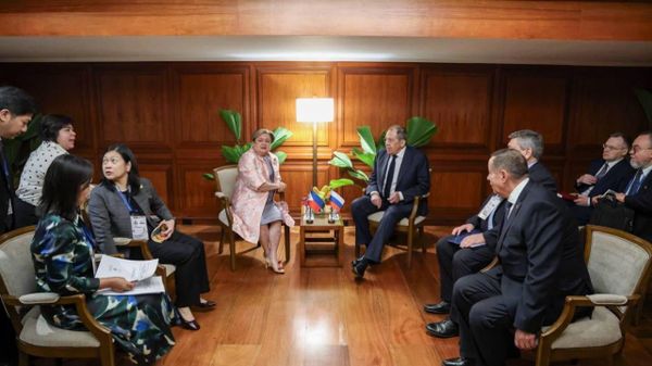 Lavrov se reúne com chanceler das Filipinas, Lazaro, em Manila - Sputnik Brasil