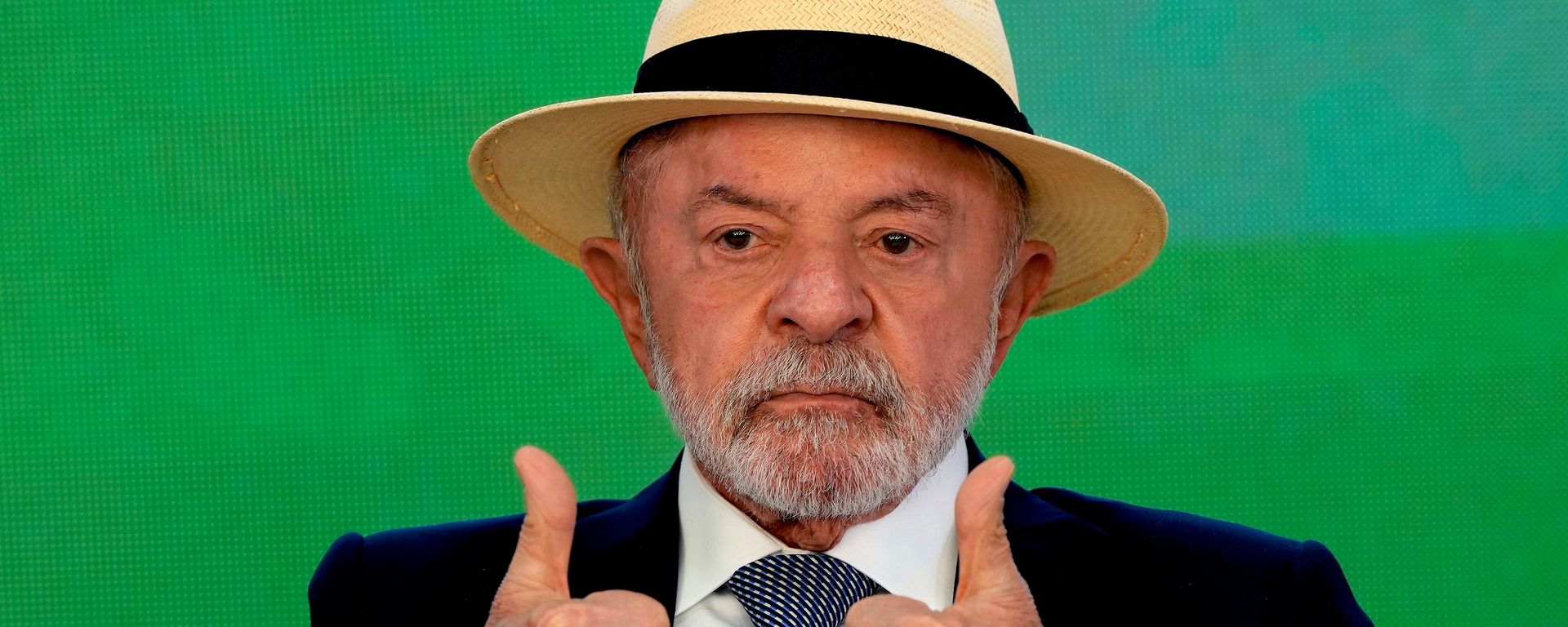 O presidente do Brasil, Luiz Inácio Lula da Silva, faz sinal de positivo durante cerimônia de assinatura de um projeto de lei que destina recursos para linhas de crédito, no âmbito de um programa de apoio a empresas brasileiras afetadas pelo tarifaço dos EUA. Brasília, Brasil, 22 de julho de 2026 - Sputnik Brasil, 1920, 26.08.2026