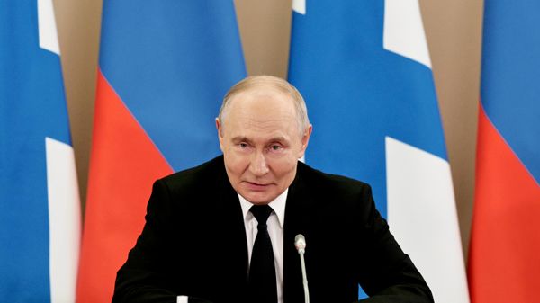 O presidente Vladimir Putin chegou a São Petersburgo para participar das celebrações do Dia da Marinha da Rússia. - Sputnik Brasil