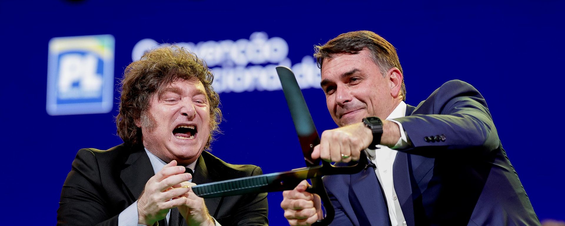O presidente da Argentina, Javier Milei (à esquerda), participa da convenção do PL que oficializou a candidatura de Flávio Bolsonaro à presidência do Brasil nas eleições de 2026, em 25 de julho - Sputnik Brasil, 1920, 30.10.2026