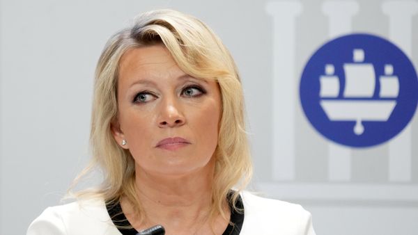 A representante oficial do Ministério das Relações Exteriores da Rússia, Maria Zakharova, durante discurso no Fórum Econômico Internacional de São Petersburgo (SPIEF, na sigla em inglês), em 3 de junho de 2026 - Sputnik Brasil