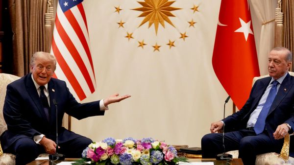 O presidente dos Estados Unidos, Donald Trump, durante reunião bilateral com seu homólogo turco, Recep Tayyip Erdogan, à margem da cúpula da Organização do Tratado do Atlântico Norte (OTAN) em Ancara, na Turquia - Sputnik Brasil