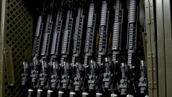🪖 Envios de armas dos EUA à Ucrânia caem quase 5 vezes após Biden - Sputnik Brasil