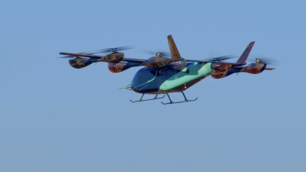 Aeronave elétrica de pouso e decolagem vertical (eVTOL) desenvolvida pela Embraer durante teste de voo em São Paulo - Sputnik Brasil