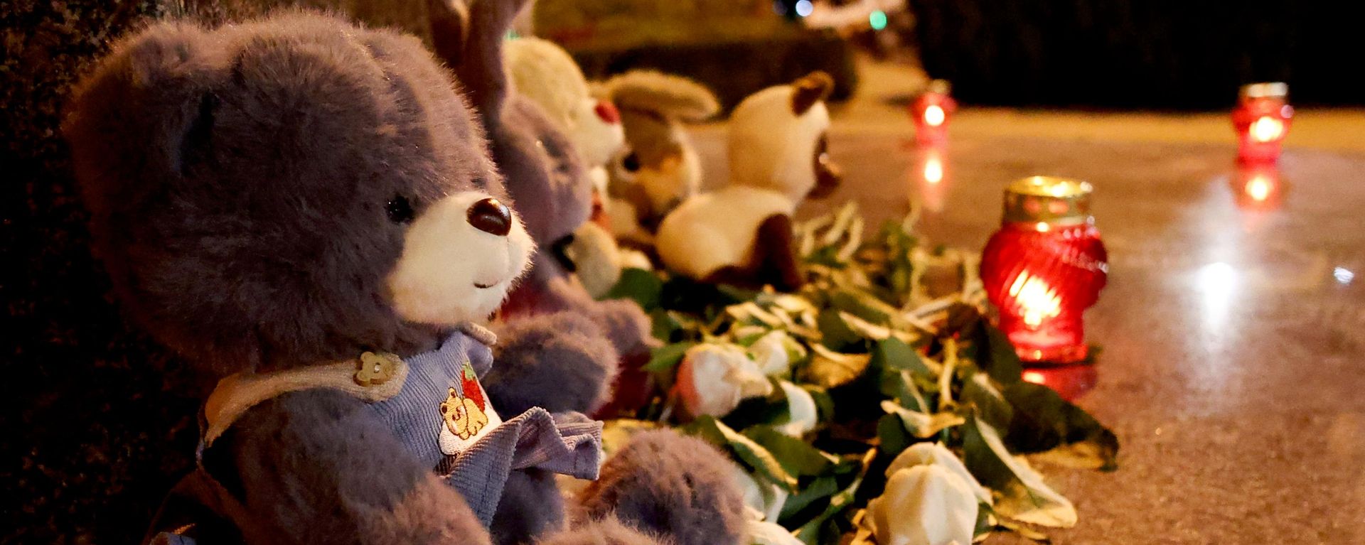 Um memorial improvisado em uma catedral em Krasnodar homenageia as vítimas de um ataque ucraniano a Gelendzhik, em 3 de agosto de 2026 - Sputnik Brasil, 1920, 04.08.2026