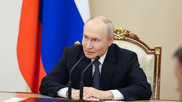 Putin reorganiza chefia dos agrupamentos de tropas russas na zona da operação militar especial - Sputnik Brasil
