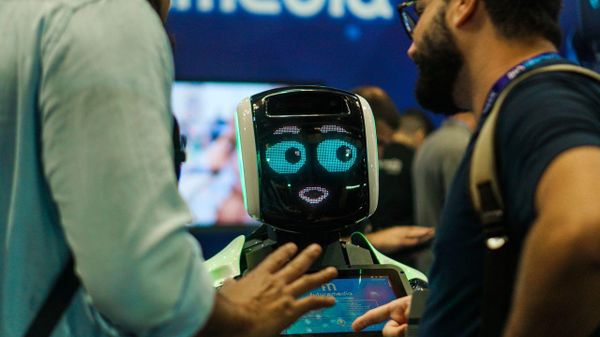 Robô humanoide presente no Rio Innovation Week, no Rio de Janeiro (RJ), em 5 de agosto de 2026 - Sputnik Brasil