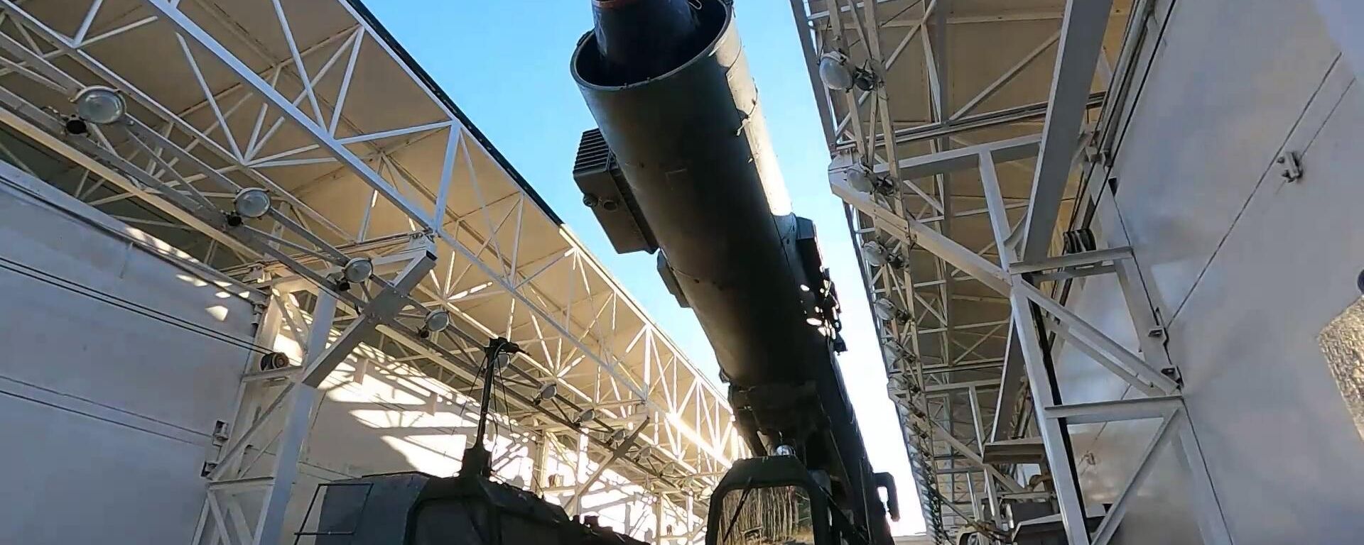 Lançamento de um míssil balístico intercontinental Yars durante um exercício estratégico de forças nucleares envolvendo seus componentes terrestres, navais e aéreos no Cosmódromo Estatal de Testes de Plesetsk, na Rússia Lançamento de um míssil balístico intercontinental Yars durante um exercício estratégico de forças nucleares envolvendo seus componentes terrestres, navais e aéreos no Cosmódromo Estatal de Testes de Plesetsk, na Rússia - Sputnik Brasil, 1920, 06.08.2026