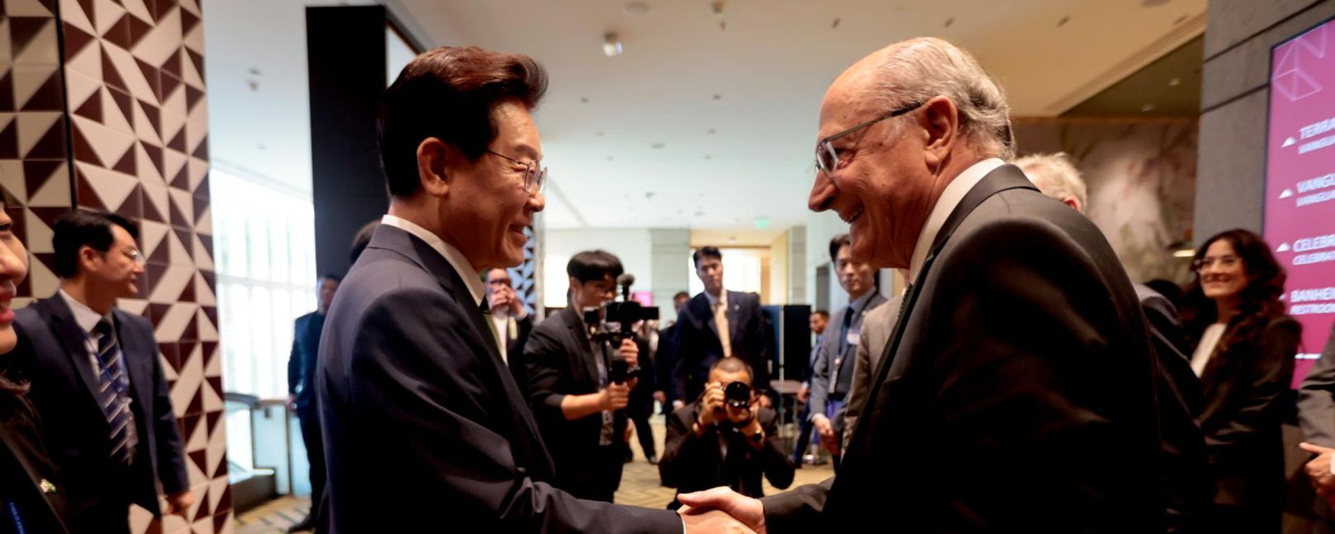 Visita oficial do presidente da Coreia do Sul, Lee Jae-myung, ao Brasil, com a presença do vice-presidente brasileiro, Geraldo Alckmin - Sputnik Brasil, 1920, 07.08.2026