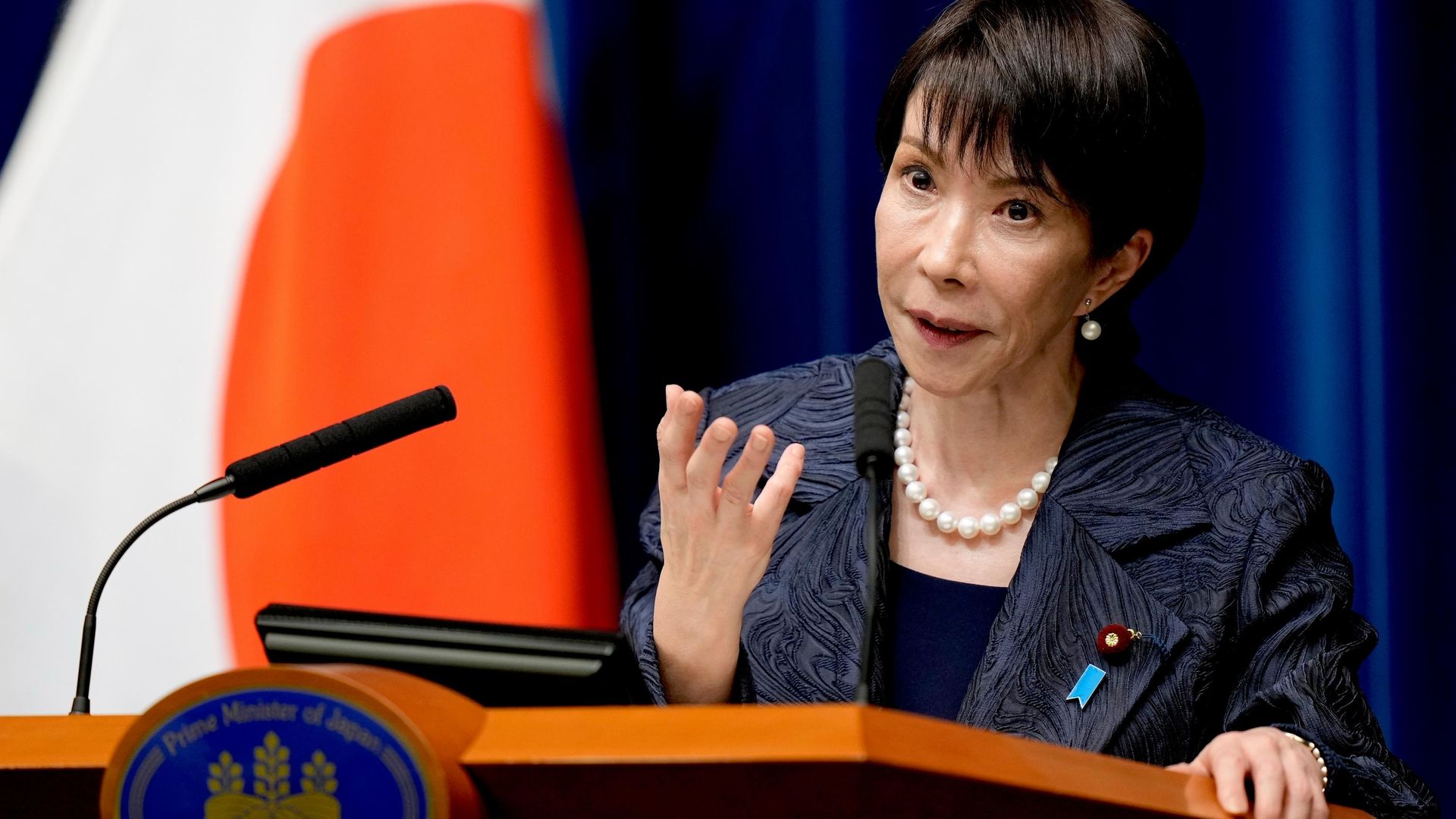 A primeira-ministra do Japão, Sanae Takaichi, discursa durante uma coletiva de imprensa no gabinete da primeira-ministra em Tóquio, 21 de outubro de 2025 A primeira-ministra do Japão, Sanae Takaichi, discursa durante uma coletiva de imprensa no gabinete da primeira-ministra em Tóquio, 21 de outubro de 2025 - Sputnik Brasil, 1920, 09.08.2026