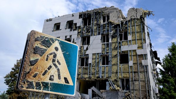 Jornalistas estrangeiros visitaram Starobelsk e Lugansk - Sputnik Brasil