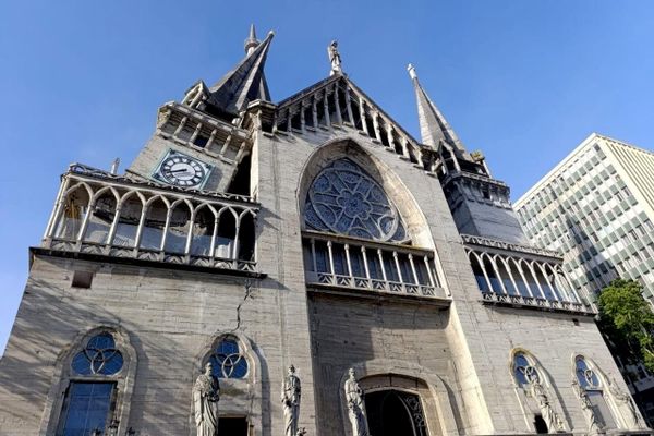 Veja graves danos causados pelo terremoto à Basílica de Nossa Senhora do Rosário de Chiquinquirá, na cidade de Manizales, na Colômbia - Sputnik Brasil