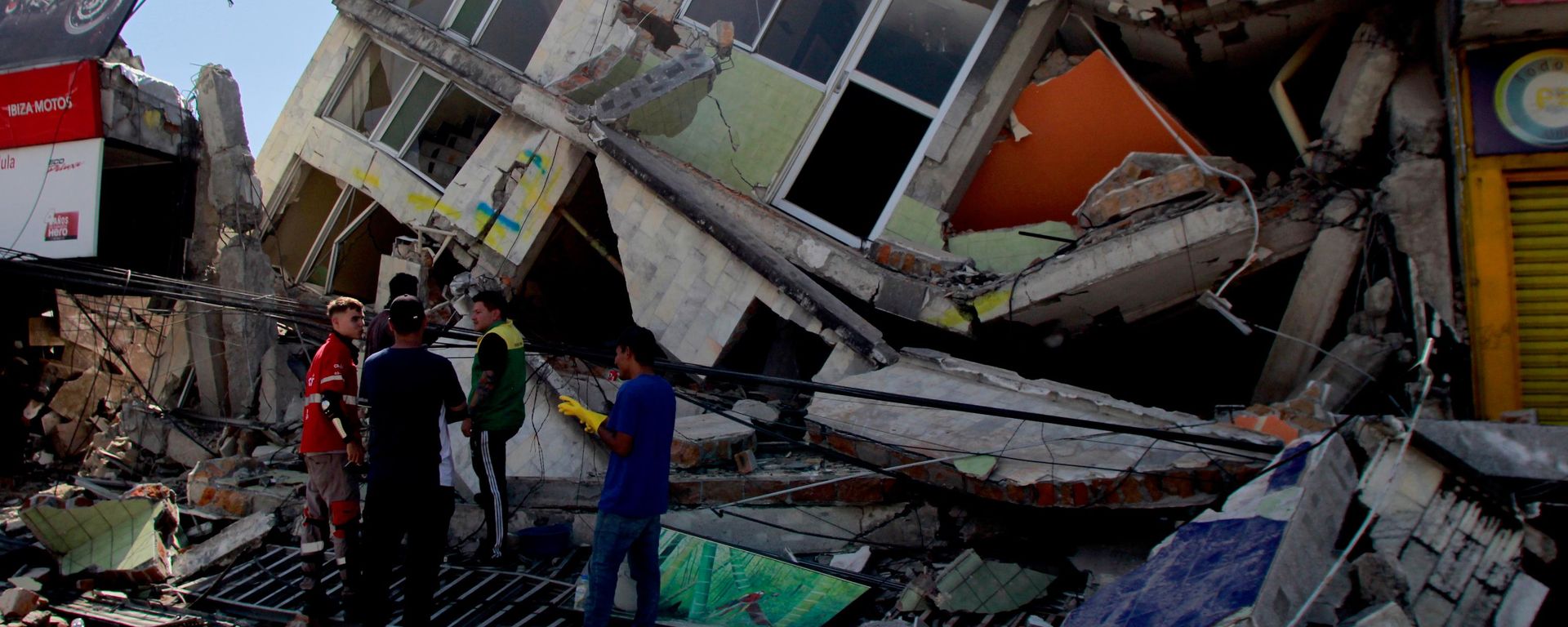 Prédio colapsou após terremoto em Pereira, na Colômbia, em 10 de agosto de 2026 - Sputnik Brasil, 1920, 10.08.2026