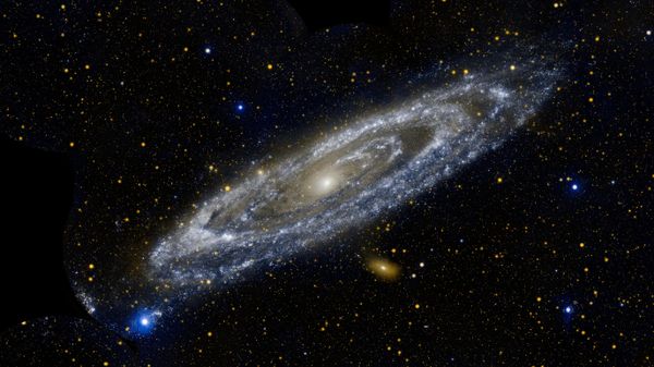 Uma imagem do Galaxy Evolution Explorer da NASA, mostrando o lado ultravioleta da galáxia de Andrômeda - Sputnik Brasil