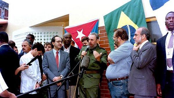 Visita de Fidel Castro a Niterói no ano de 1999 - Sputnik Brasil
