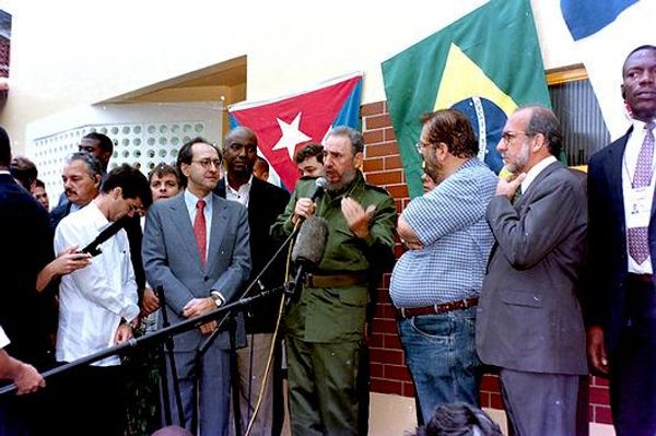 Visita de Fidel Castro a Niterói no ano de 1999 - Sputnik Brasil