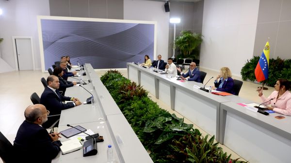 Grupo formado pelo governo da Venezuela e por opositores se reúne para estabelecer diretrizes para o futuro do país, em 6 de agosto de 2026 - Sputnik Brasil