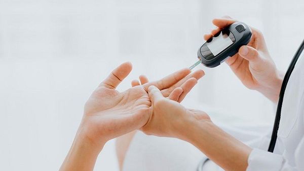 Herança colonial britânica pode ajudar a explicar alta incidência de diabetes no sul da Ásia - Sputnik Brasil