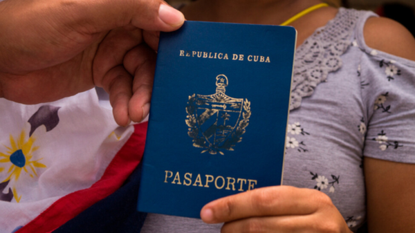 Passaporte cubano. - Sputnik Brasil
