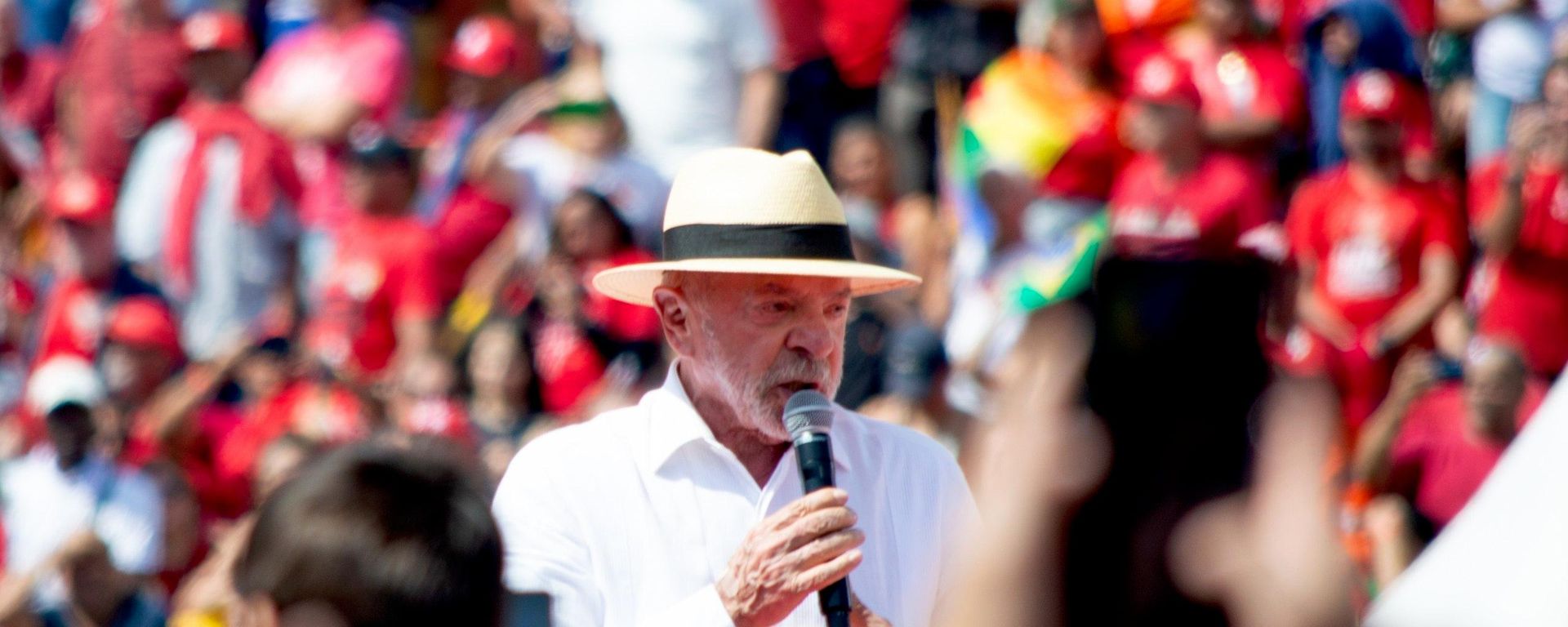 Lula 'tira o chapéu' para apoiadores durante ato em São Bernardo. - Sputnik Brasil, 1920, 16.08.2026