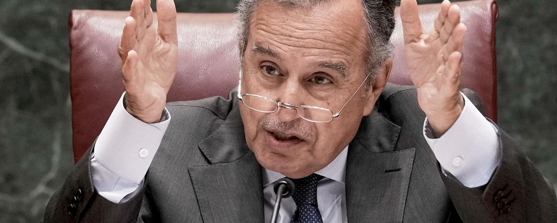O secretário-geral da Liga Árabe, Nabil Fahmy, durante coletiva de imprensa em Cairo, no Egito, em 13 de julho de 2026 - Sputnik Brasil, 1920, 17.08.2026