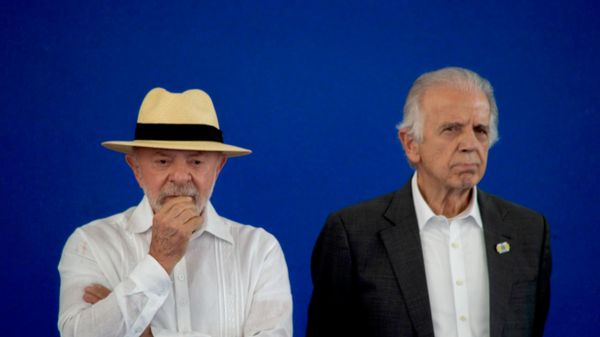 Presidente Luiz Inácio Lula da Silva e o ministro da Defesa José Mucio durante evento no Centro Industrial Nuclear de Aramar (CINA), em Iperó, interior de São Paulo - Sputnik Brasil