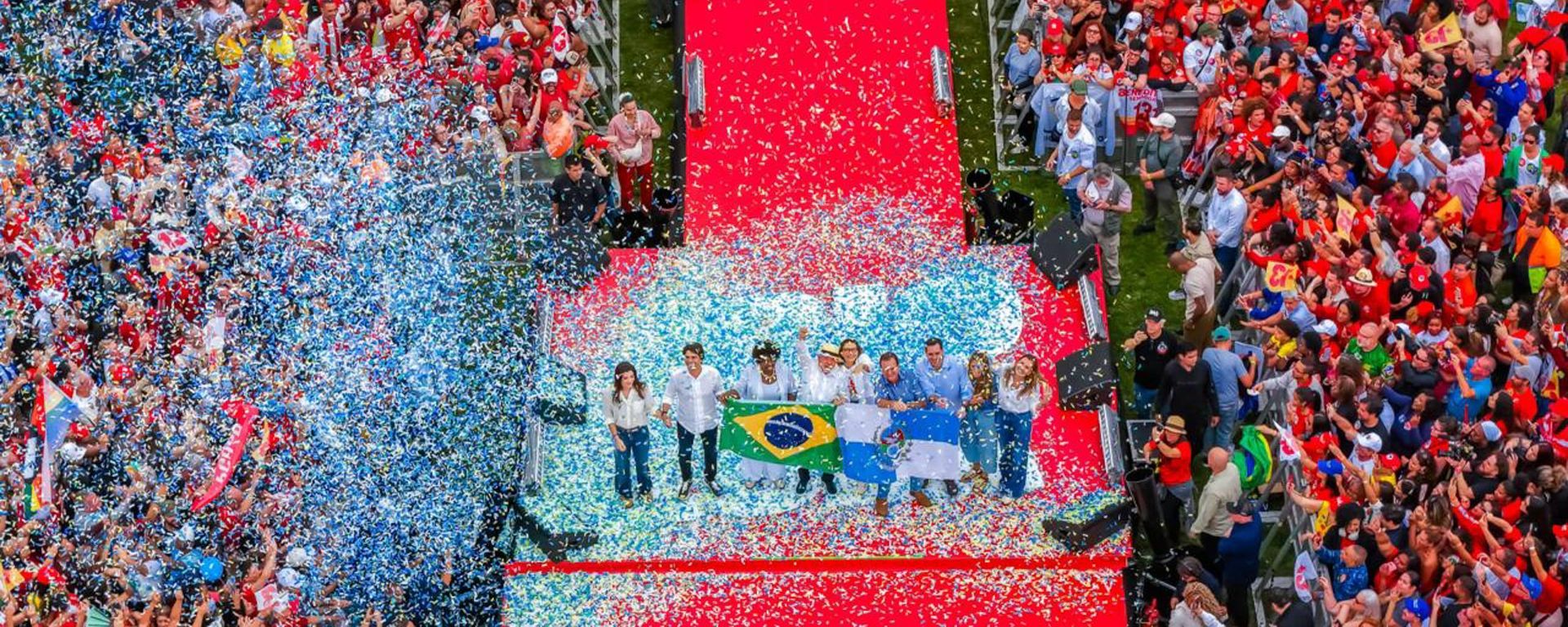 Presidente Luiz Inácio Lula da Silva (PT) durante ato de campanha no estádio Moça Bonita, em Bangu. Rio de Janeiro, 22 de agosto de 2026 - Sputnik Brasil, 1920, 22.08.2026
