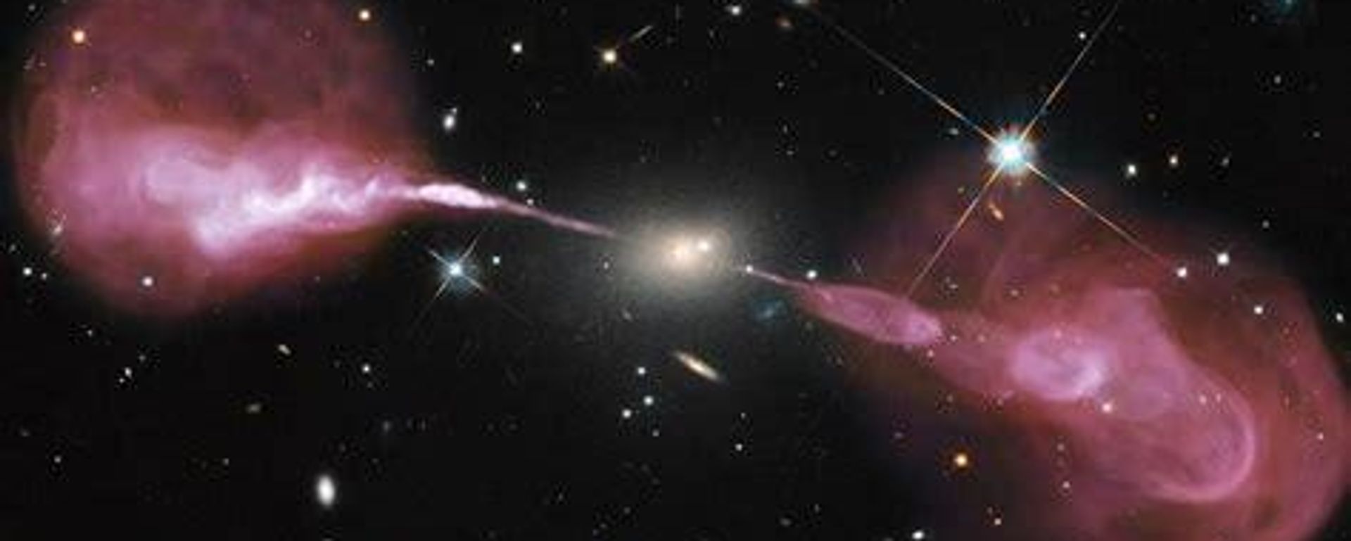 Uma gigantesca radiogaláxia vista pelo Telescópio Espacial Hubble e pelo radiotelescópio Karl G. Jansky Very Large Array - Sputnik Brasil, 1920, 23.08.2026
