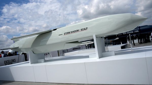 O míssil de cruzeiro Storm Shadow em exibição no Paris Air Show, em 19 de junho de 2023 - Sputnik Brasil