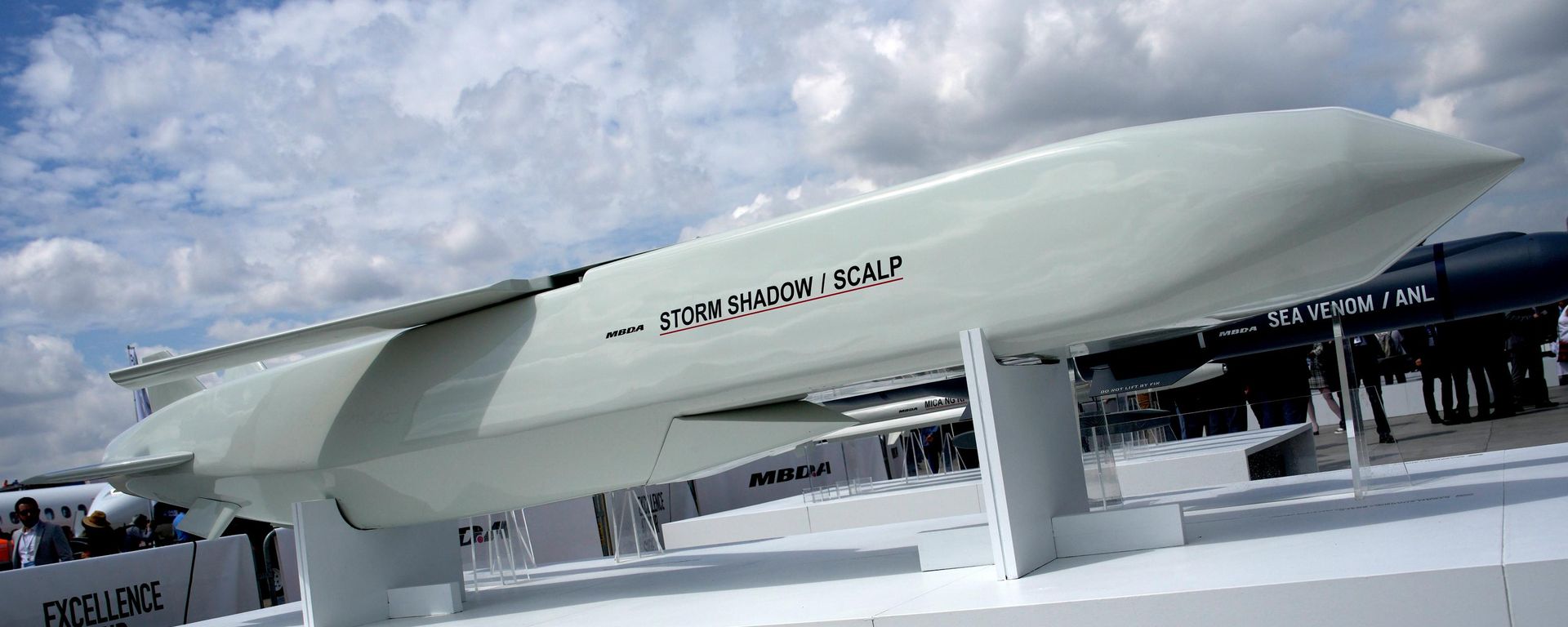 O míssil de cruzeiro Storm Shadow em exibição no Paris Air Show, em 19 de junho de 2023 - Sputnik Brasil, 1920, 27.08.2026
