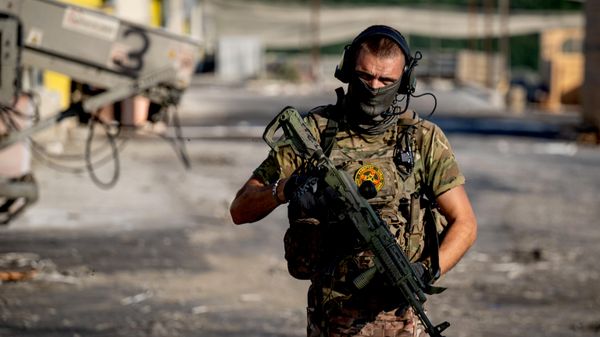 Operações de combate da unidade de forças especiais Akhmat no setor de Carcóvia da Operação Militar Especial Russa, em 22 de agosto de 2026 - Sputnik Brasil