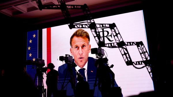 O presidente da França, Emmanuel Macron, durante discurso em uma convenção em Kiev, na Ucrânia, em 24 de agosto de 2026 - Sputnik Brasil