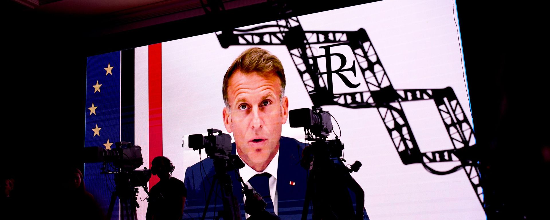 O presidente da França, Emmanuel Macron, durante discurso em uma convenção em Kiev, na Ucrânia, em 24 de agosto de 2026 - Sputnik Brasil, 1920, 27.08.2026
