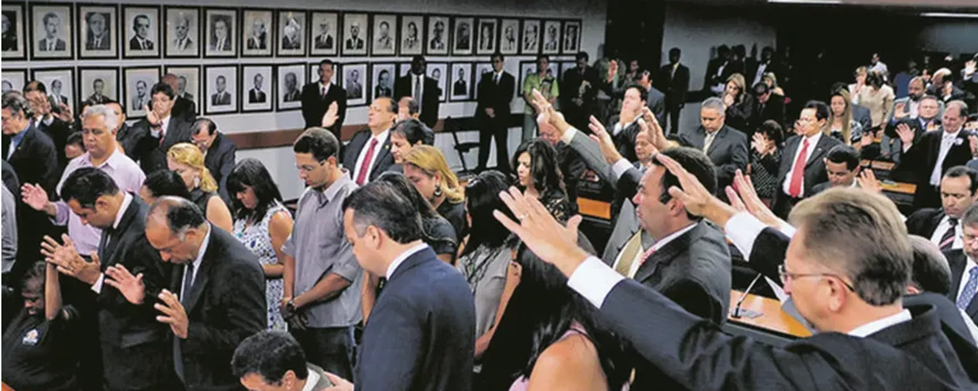 Oração da bancada evangélica no Congresso. - Sputnik Brasil, 1920, 28.08.2026