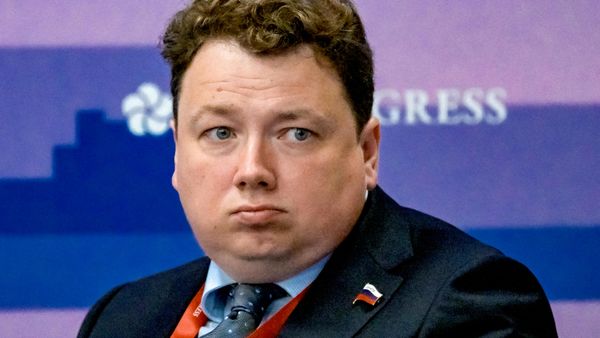 Aleksander Shenderyuk-Zhidkov, Primeiro Vice-Presidente do Comitê do Conselho da Federação para Orçamento e Mercados Financeiros, em 4 de setembro de 2025 - Sputnik Brasil