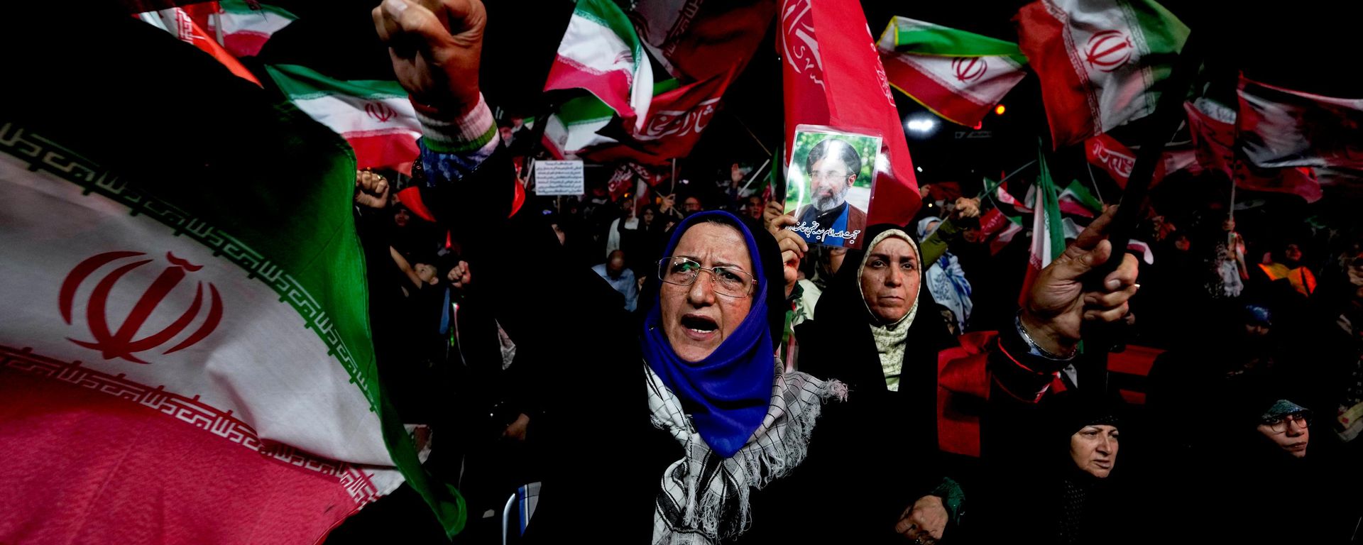 Iranianos vão às ruas para demonstrar apoio ao governo de Teerã, em 26 de agosto de 2026 - Sputnik Brasil, 1920, 29.08.2026